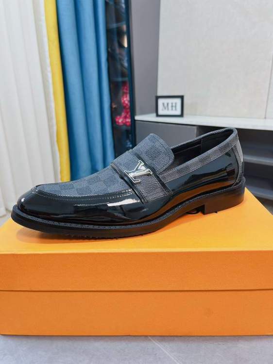 Picture of Louis Vuitton Shoes _SKULVsz38-442Cn062613901
